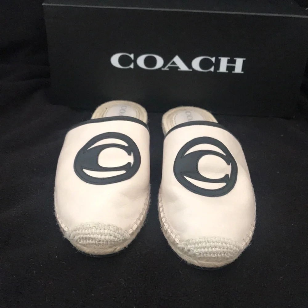 Coach - Picture 3 of 4